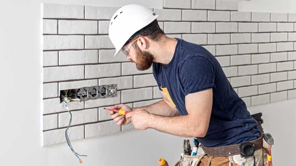 How Much Does an Electrician Make in the&nbsp;U.S.?