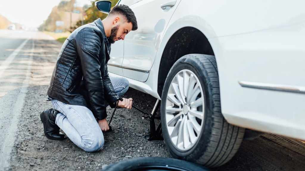How to Change a Tire: Simple U.S.&nbsp;Guide