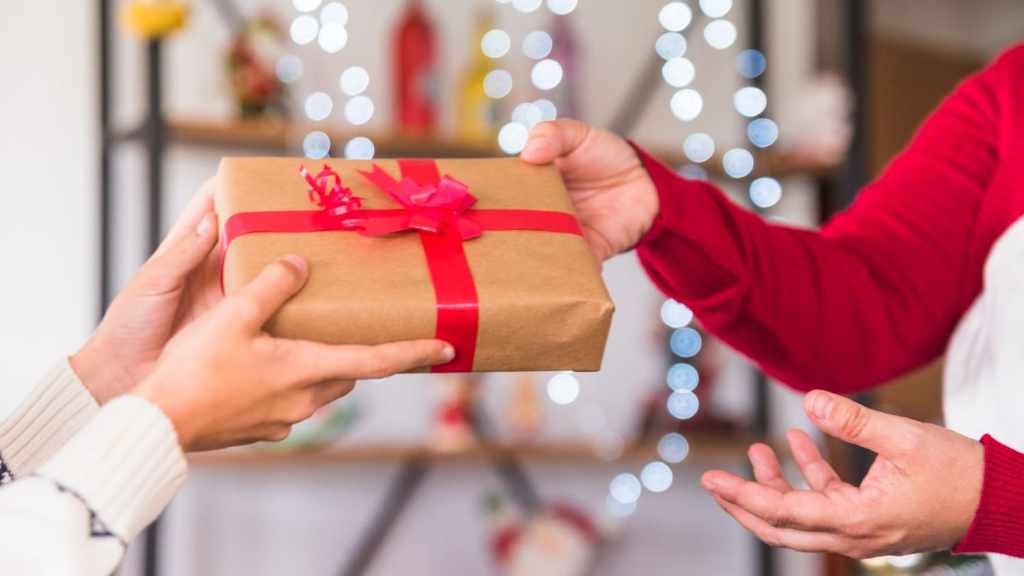 How to Tie a Bow: Simple Steps for&nbsp;Beginners